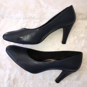Navy Leather Pumps in Size 12W